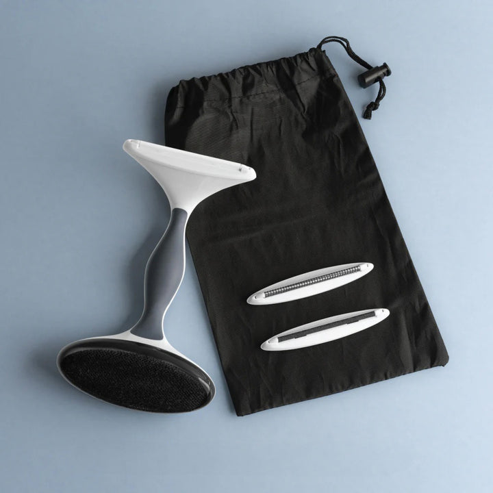 Rasoir et brosse anti-bouloches pour tissus vendu dans une pochette