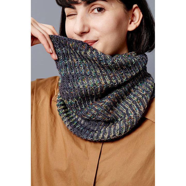 Moire Cowl Gusto - English only