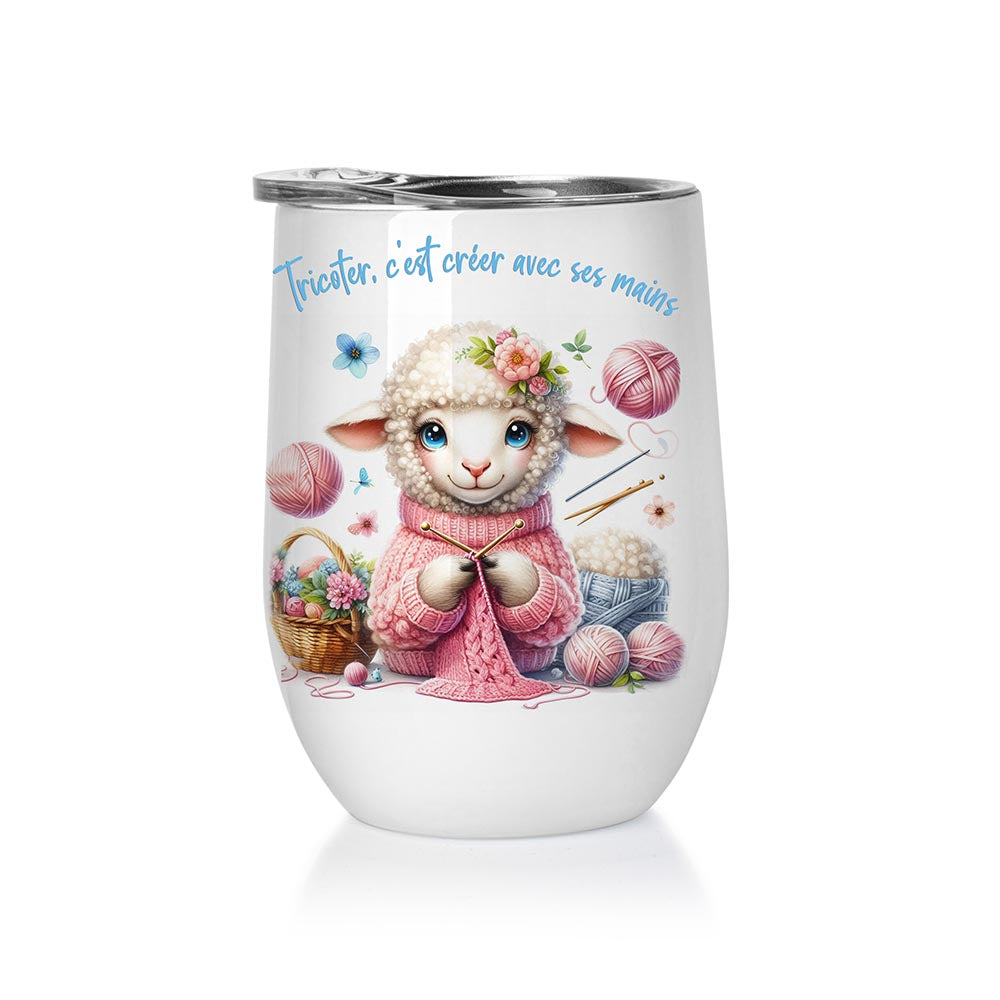 Femme Ayant Le Verre De Vin Dans La Maison De Vin Photo Stock - Image