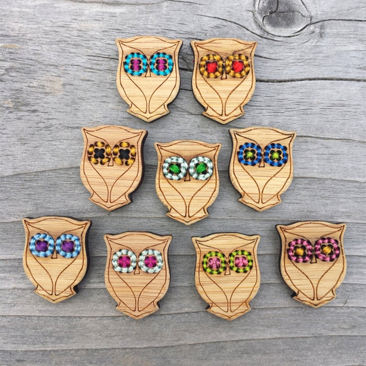 Bouton Hibou en bois à broder