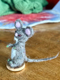 Feutrage d'une souris à l'aiguille avec Sophie (Univers M)