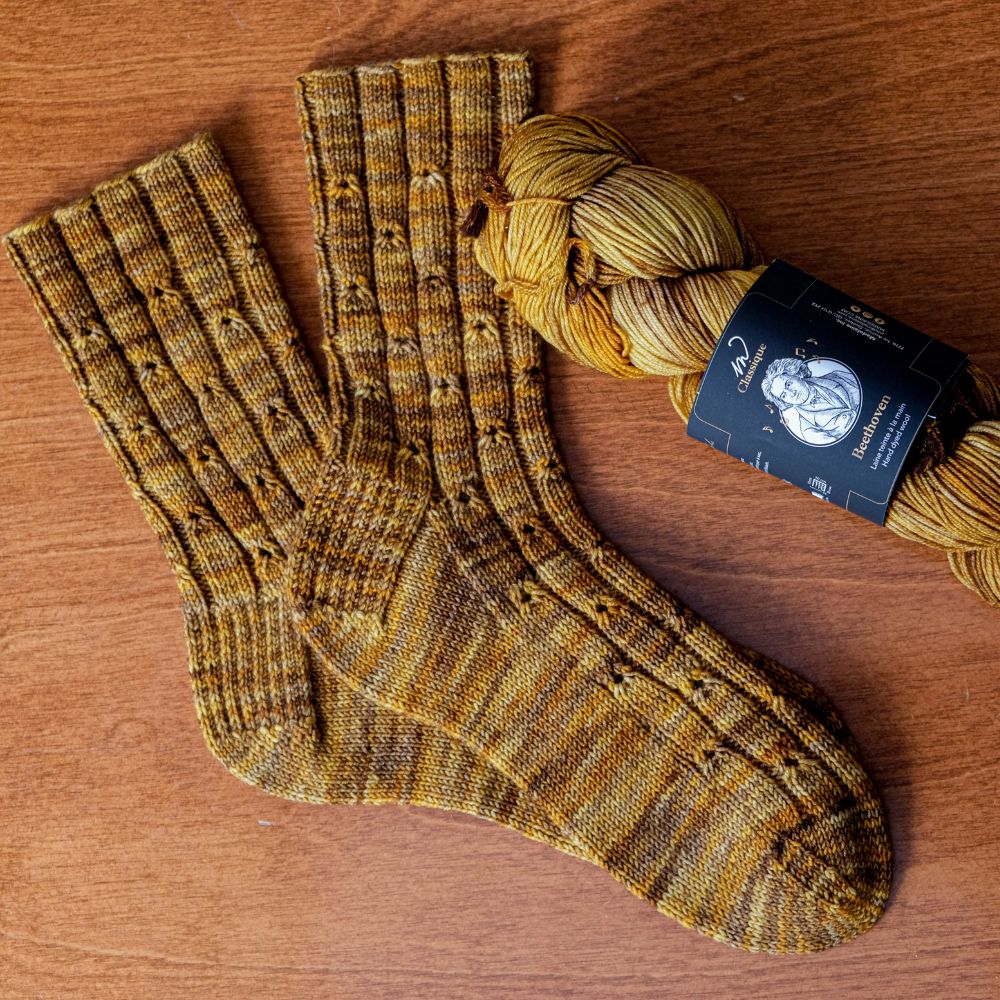 DIY déco : patron pour tricoter une assise de tabouret - Marie Claire