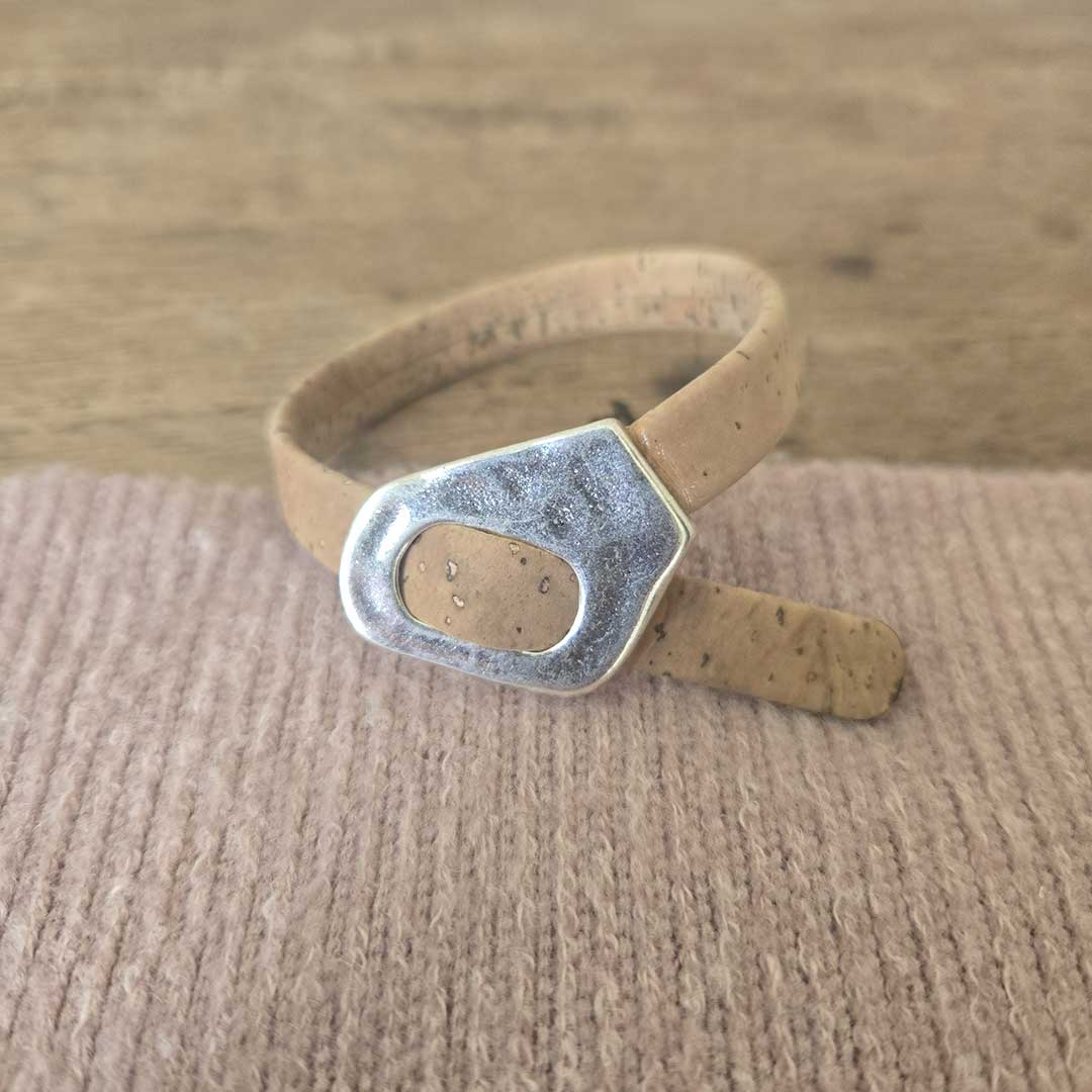 Adjustable shawl clip