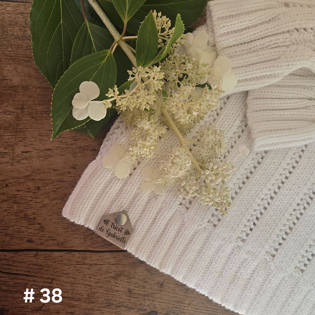 #38 Custom foldable labels with Chicago screws