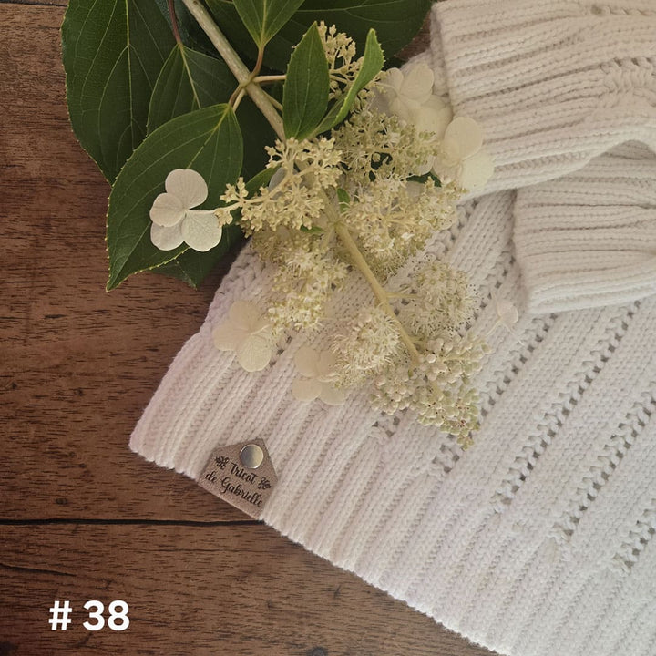 #38 Custom foldable labels with Chicago screws