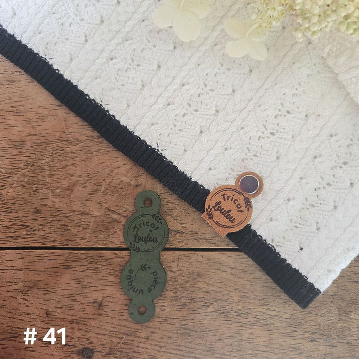 #41 Custom foldable labels with Chicago screws