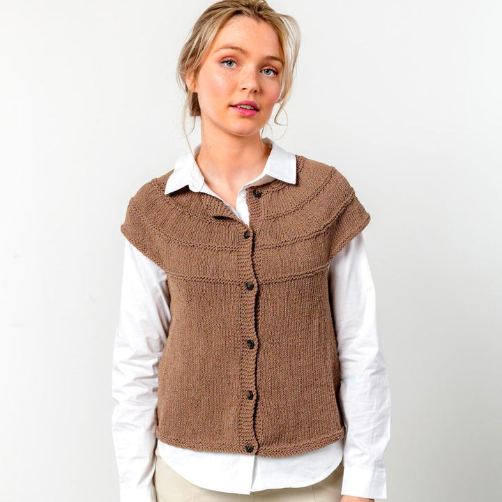 M2872 - Sleeveless vest with Irène yoke 