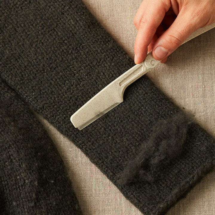 Lint shaver - Fuzz off comb