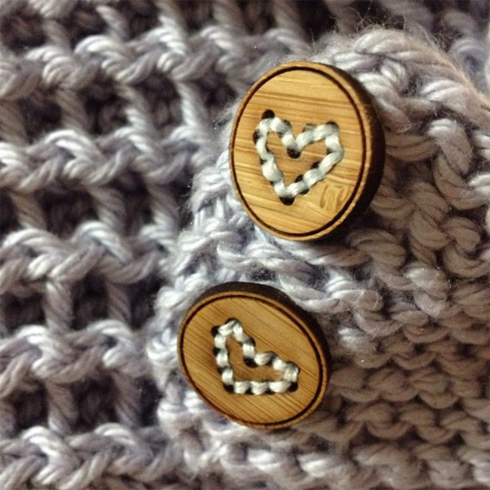 Card of 4 wooden heart buttons to embroider