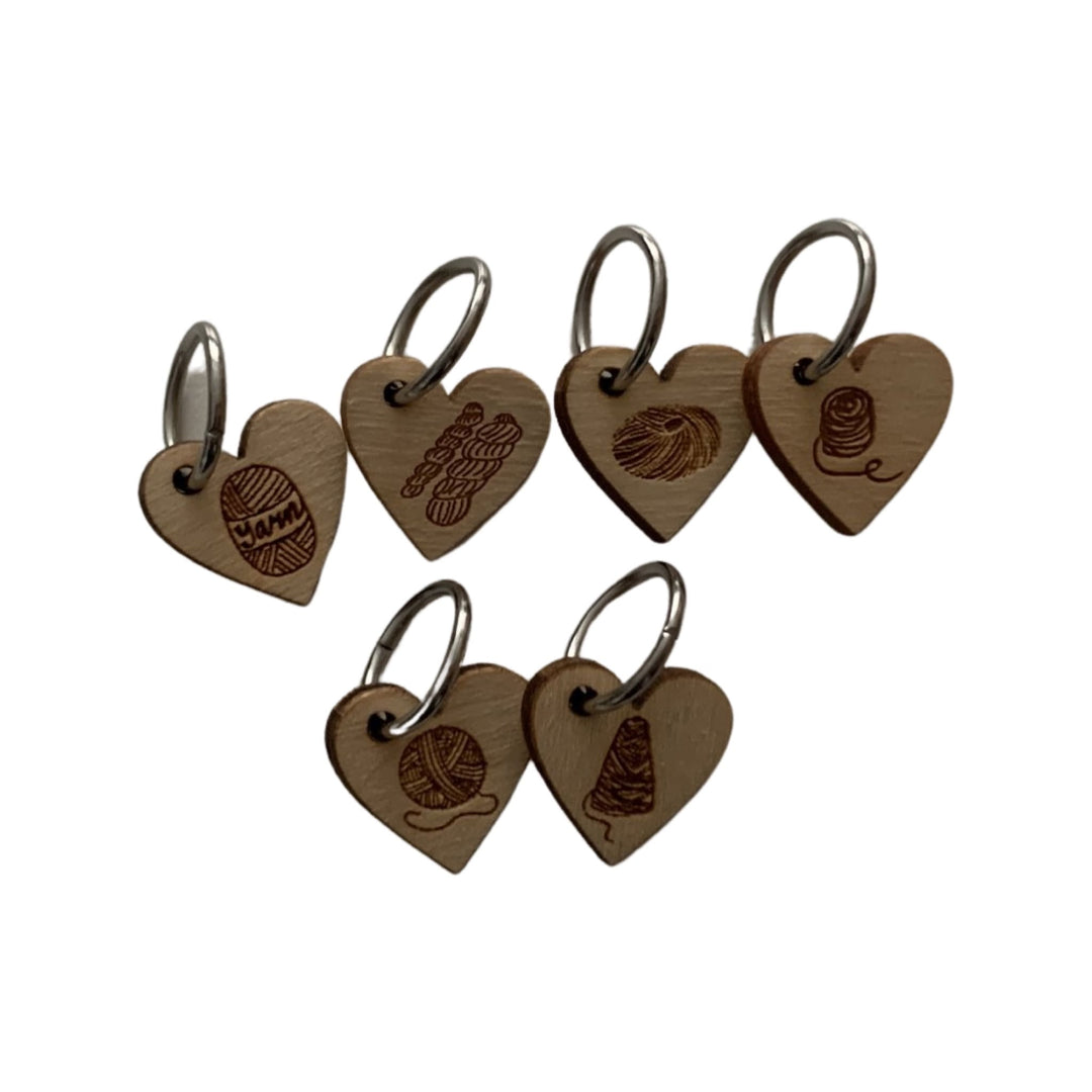 Kit of 6 heart-shaped markers with wool balls