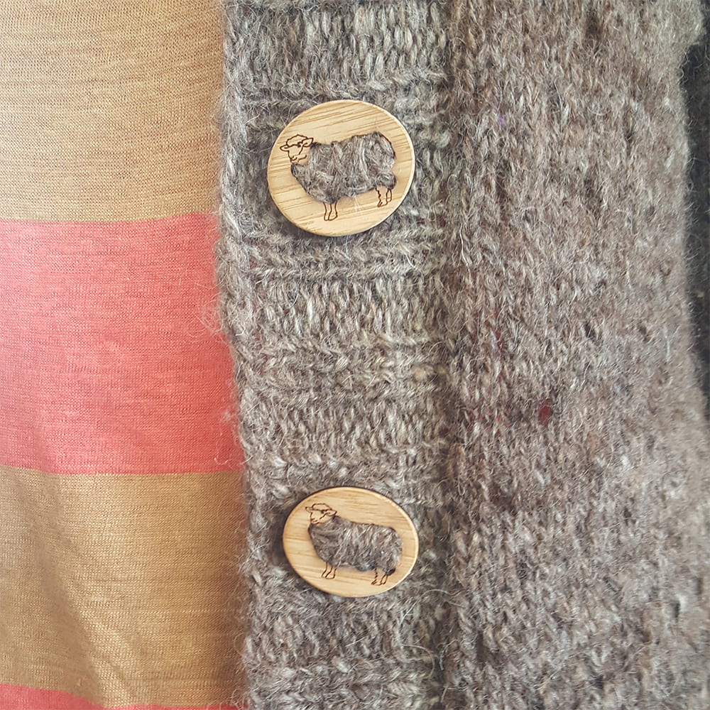 Bouton Mouton en bois à broder