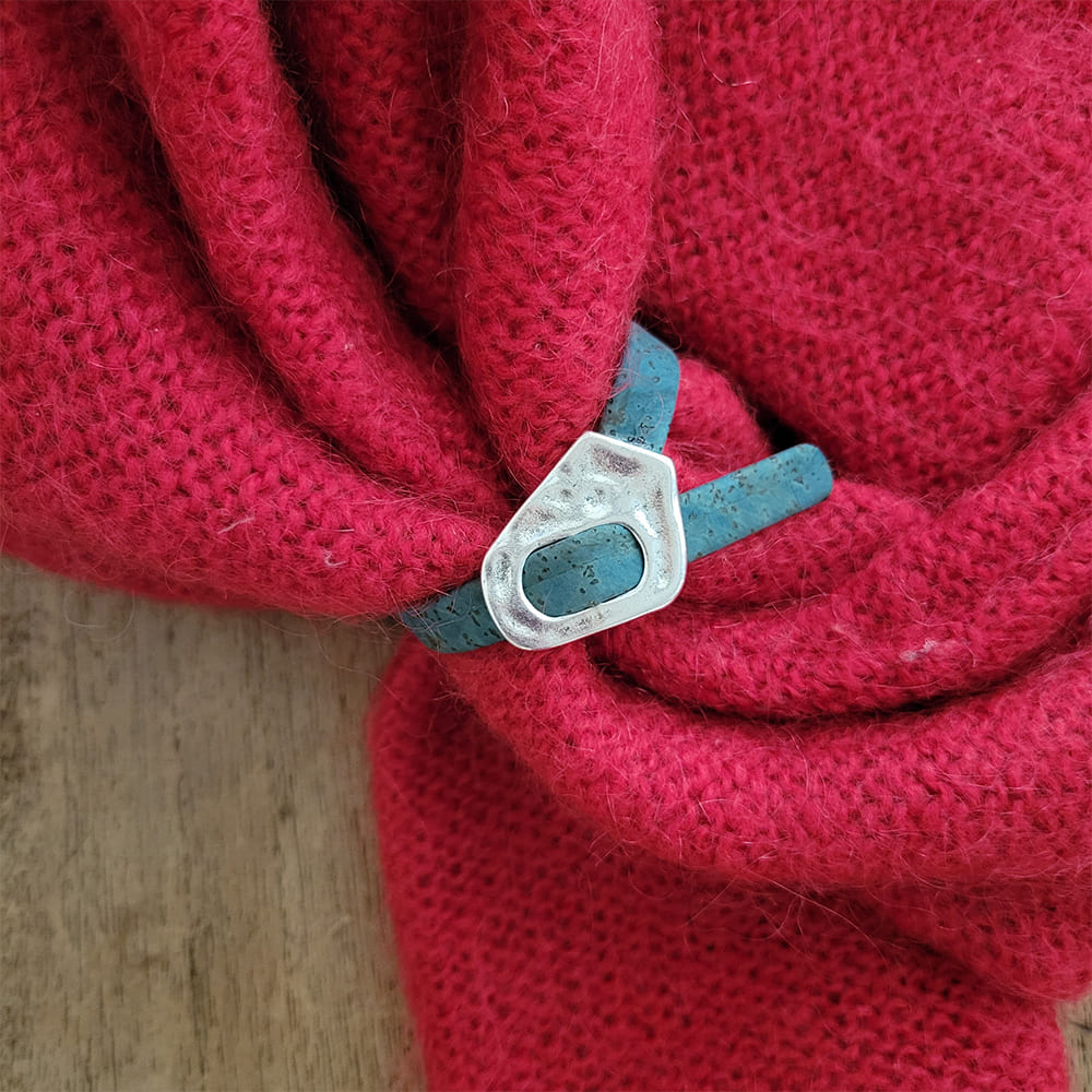Adjustable shawl clip