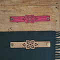 Attache pour châle ou foulard réversible